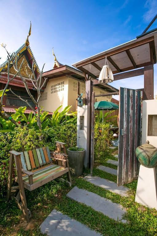 White Monkey Guesthouse Phetchaburi Exterior foto